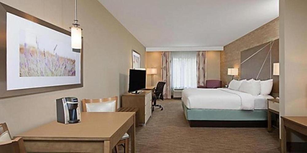 Standard King Room interior